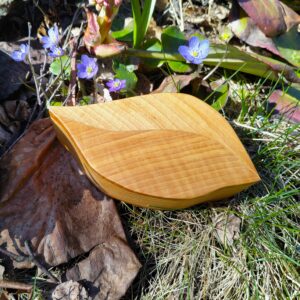 puinen käsintehty korurasia