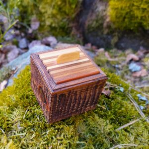 Puinen Suomessa tehty korurasia